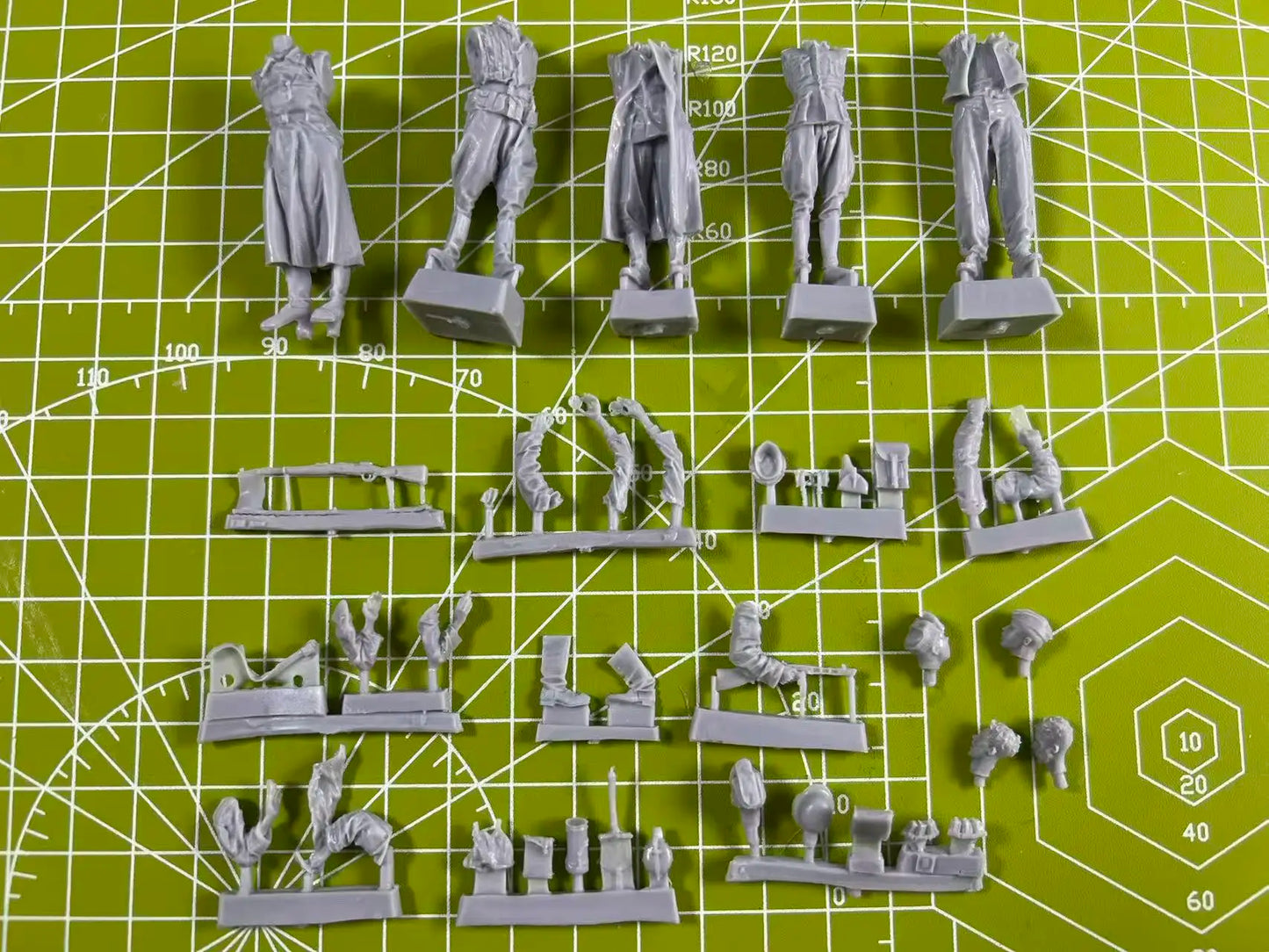 1:35 Die-casting Resin Model GK, Soldier Portrait Status Model Scene Layout Unpainted State (requires Assembly)