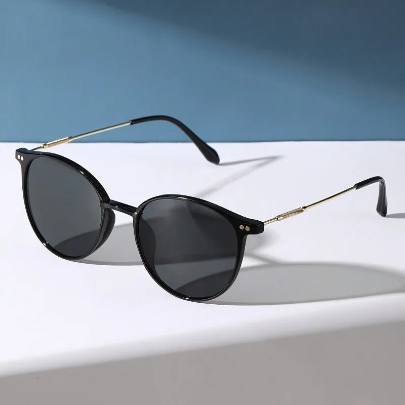 1 Piece of Women's Retro Round Fashionable Glasses Lightweight Box Decoration Party Accessories Casual Chic Social Event Glasses