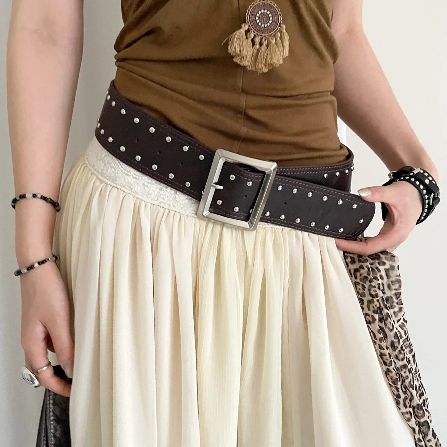 Punk Style Wide Rivet Belt For Women Vintage And Niche Design Skirt With Jeans Belt Accessory High-End Leather Belt