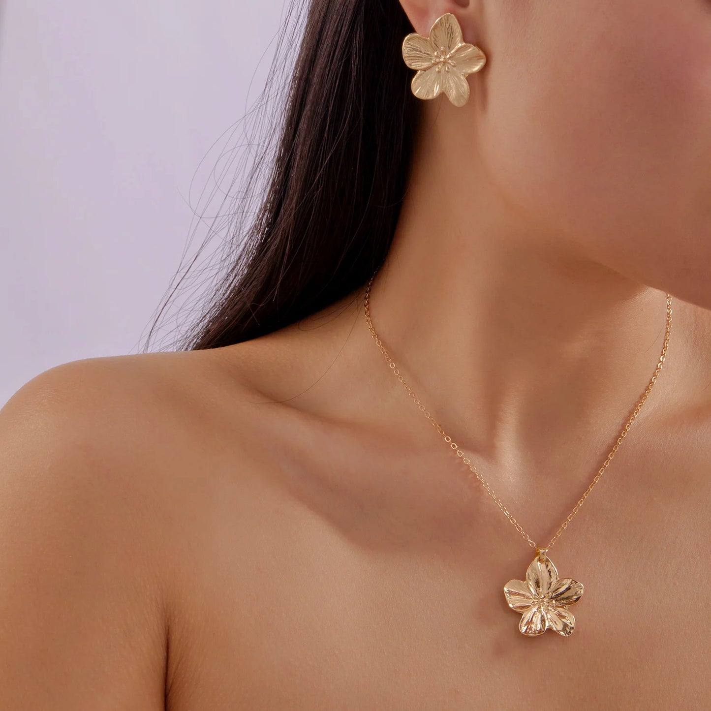Exaggerated Metal Flower Pendant Necklace for Women European and American Fashion Gold Color Chains Wedding Party Jewelry Set