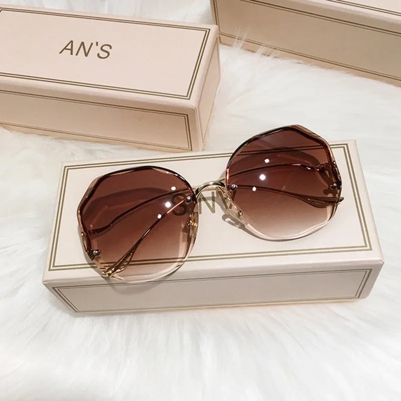 Fashion Aesthetic Sunglasses for Women/Men Colour Large Frame Women's Gradient Eyeglasses