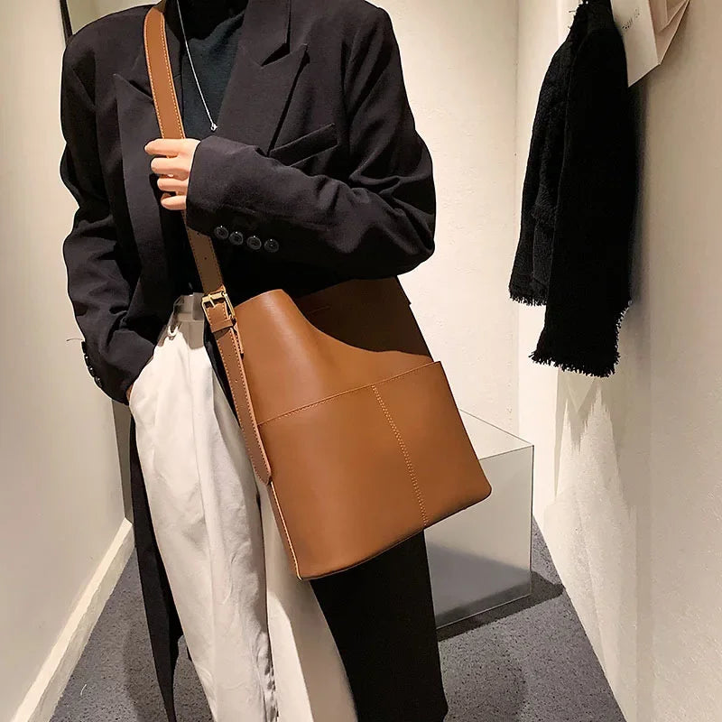 Fashionable 2026 Women's Leather Shoulder Bucket Bags Handbags Winter Fall Autumn Femme Design Casual Sac De Luxe Femme Vintage