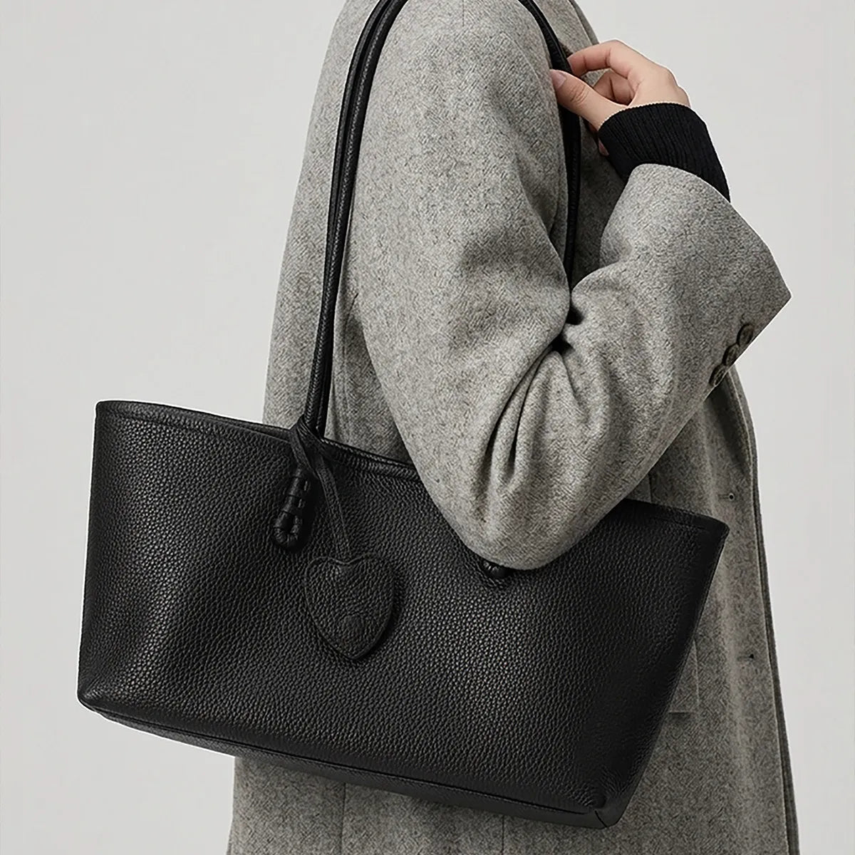 Genuine Cowhide Leather Tote Bag for Women Pebbled Leather Large Capacity Shoulder Bag with Heart Charm Luxury Designer Handbag