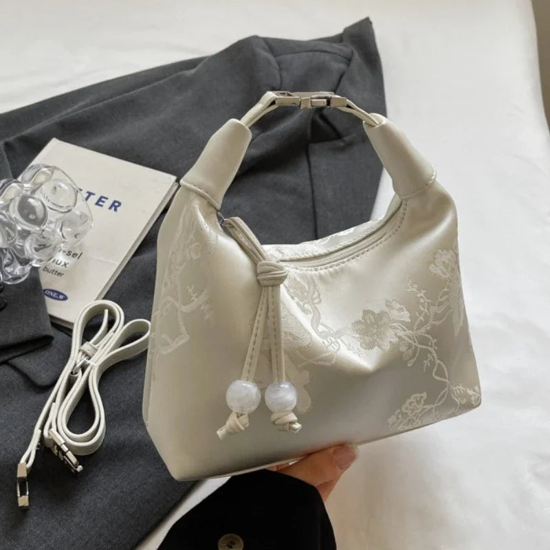 Portable Embroidered Chinese Style Shoulder Bag Fashion Versatile Hanfu Bucket Handbag Texture Pearl Pendant Cheongsam Bag Party