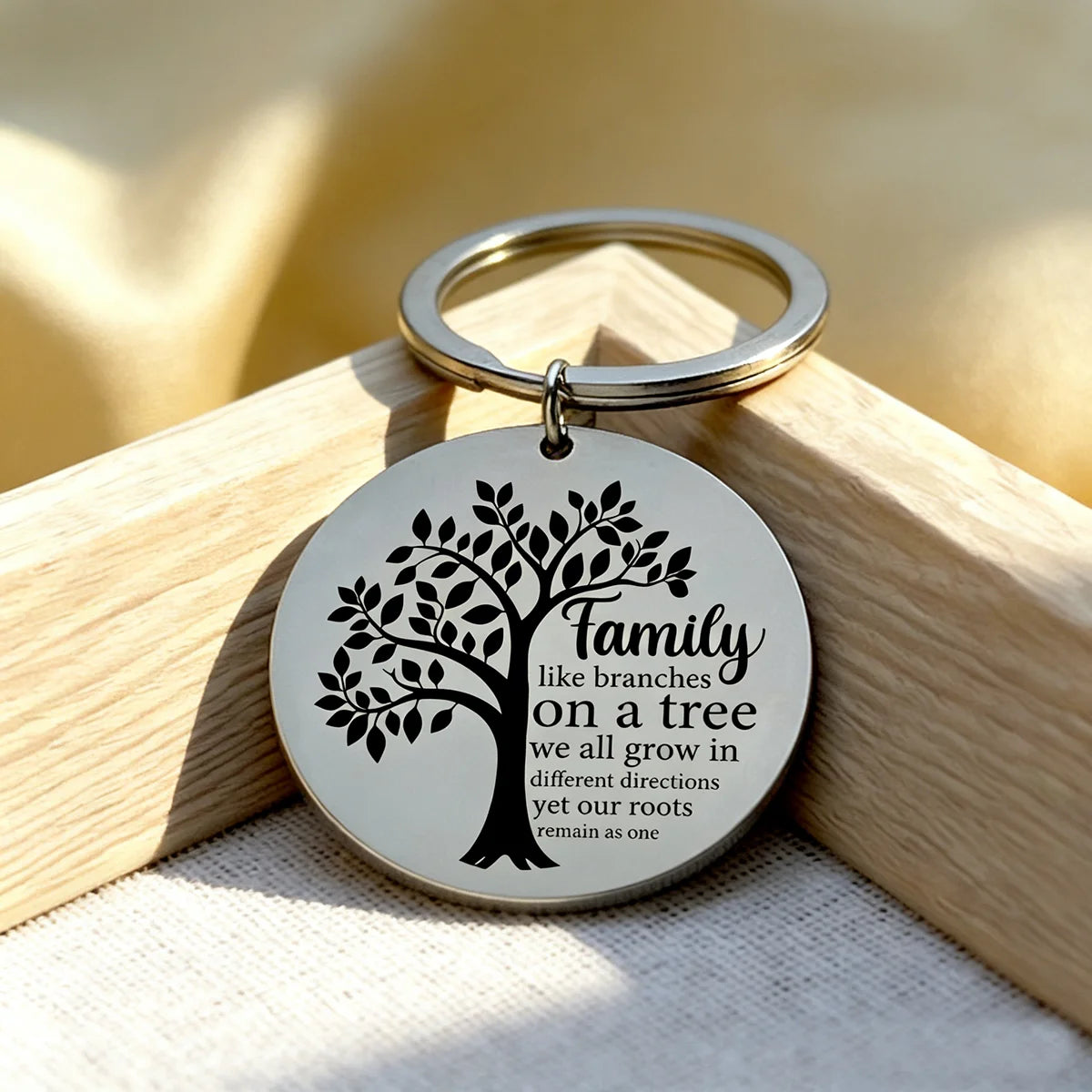Family Tree of Life Key chain Engraved Circular Pendant Key Ring for Mom Day Son