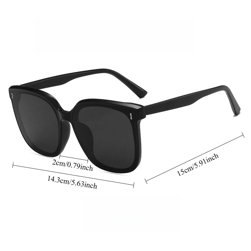 New Square Frame Riveted Trendy and Versatile Glasses with A Large Elegant Frame