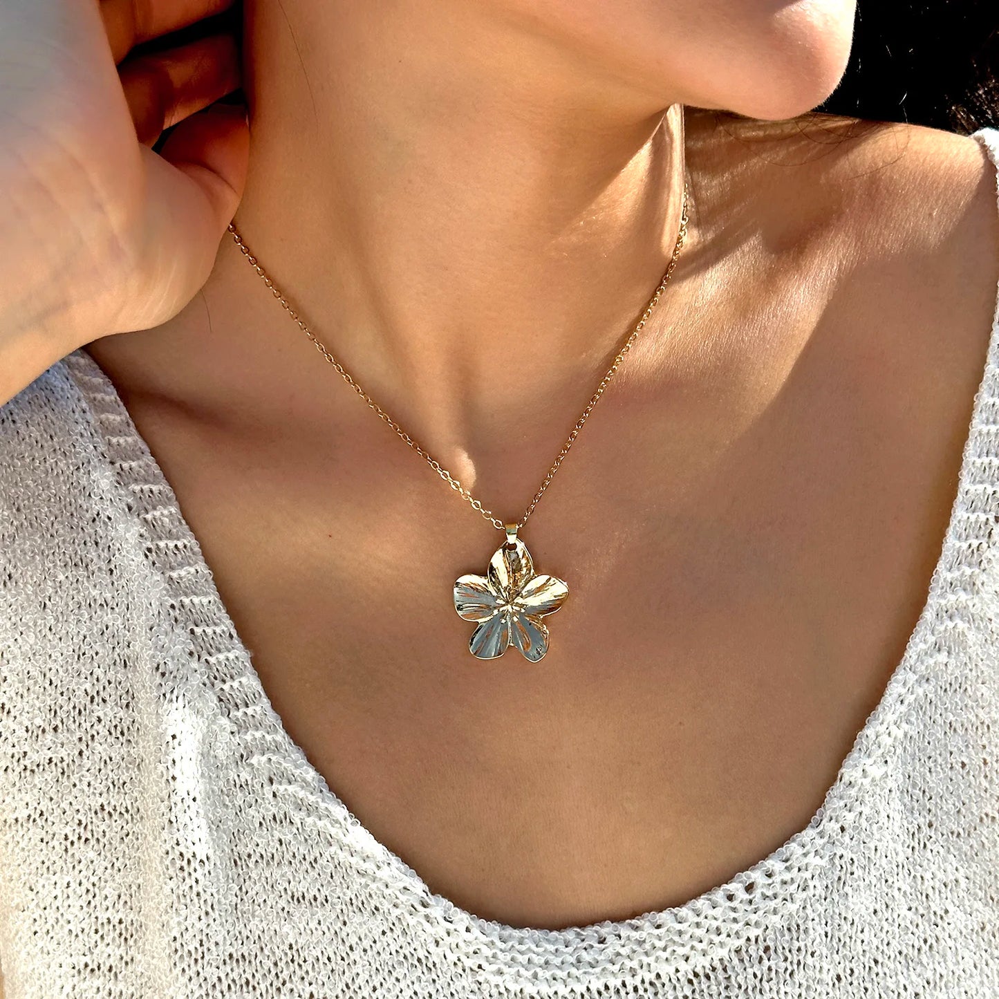 Exaggerated Metal Flower Pendant Necklace for Women European and American Fashion Gold Color Chains Wedding Party Jewelry Set