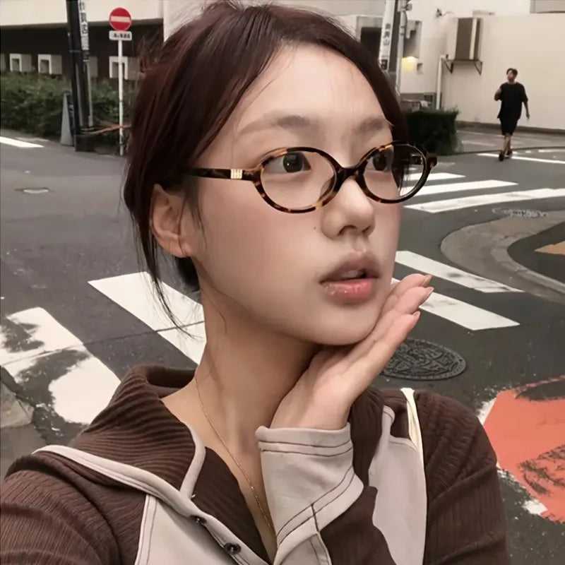 Vintage-Inspired Oval Frame Reading Glasses Ideal for Street Style Photography Everyday Fashion Glasses