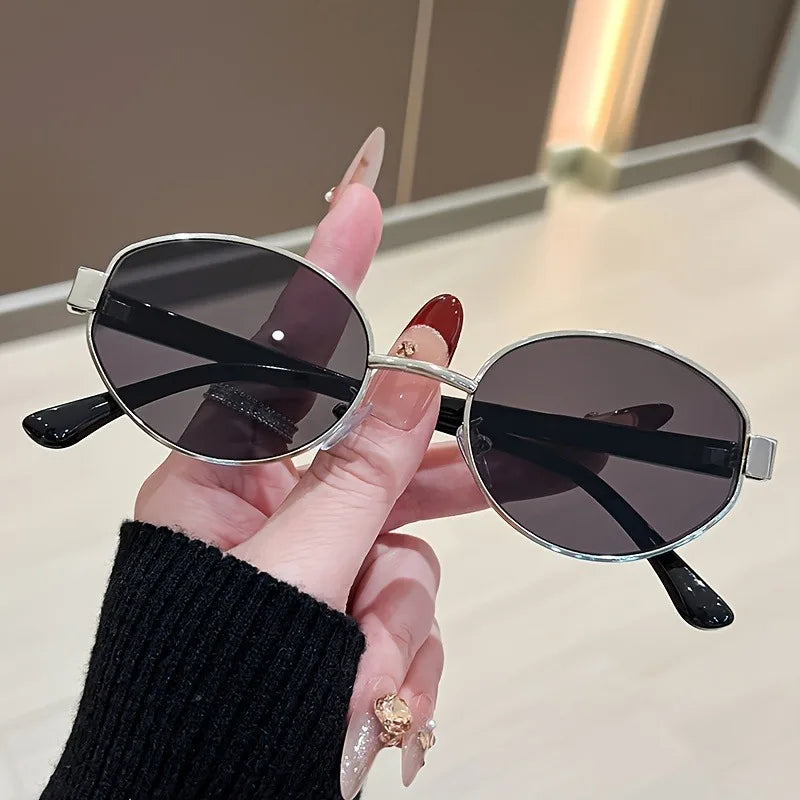 Retro Round-Frame Women's Glasses with Tortoiseshell Arms Decorative Lens Non-Prescription Oval Eyewear