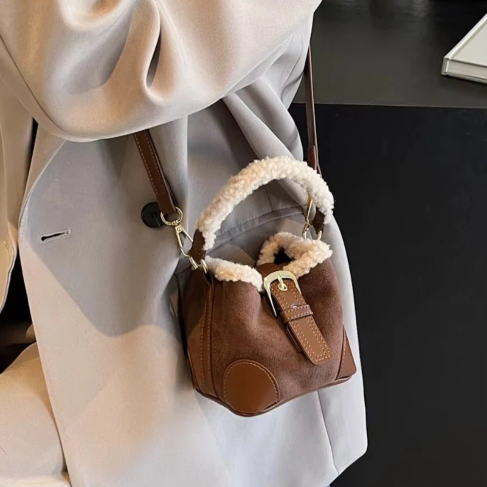 Women's Bags Bucket Shoulder Handbag Autumn Winter Vintage Versatile Lamb Wool Handbag Elegant Fashion Crossbody Bag Wholesale