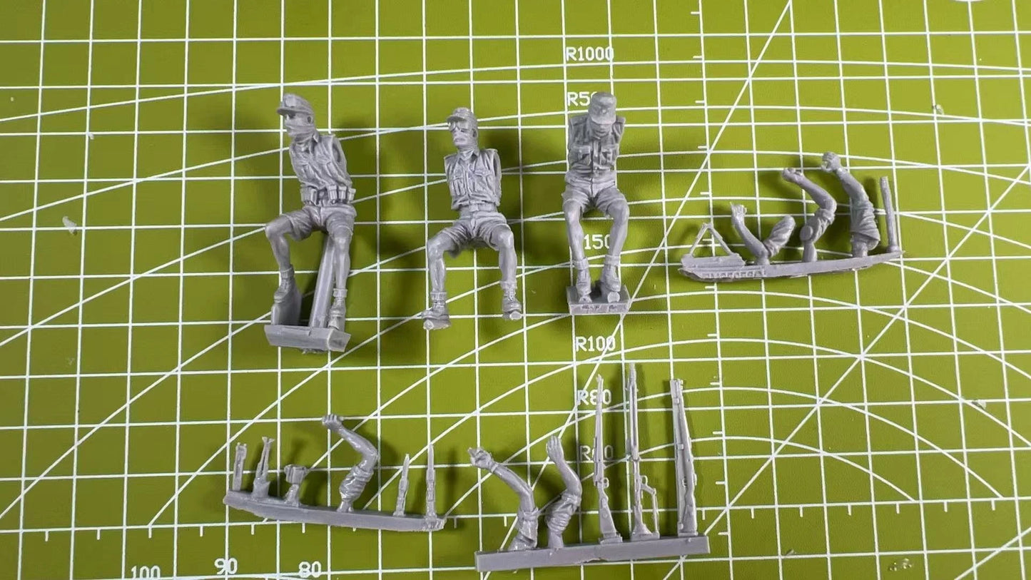 High Quality 1:35 Die-casting Resin Model Kit for Motorcycle Soldiers, 3 People Unpainted (vehicle Not Included)