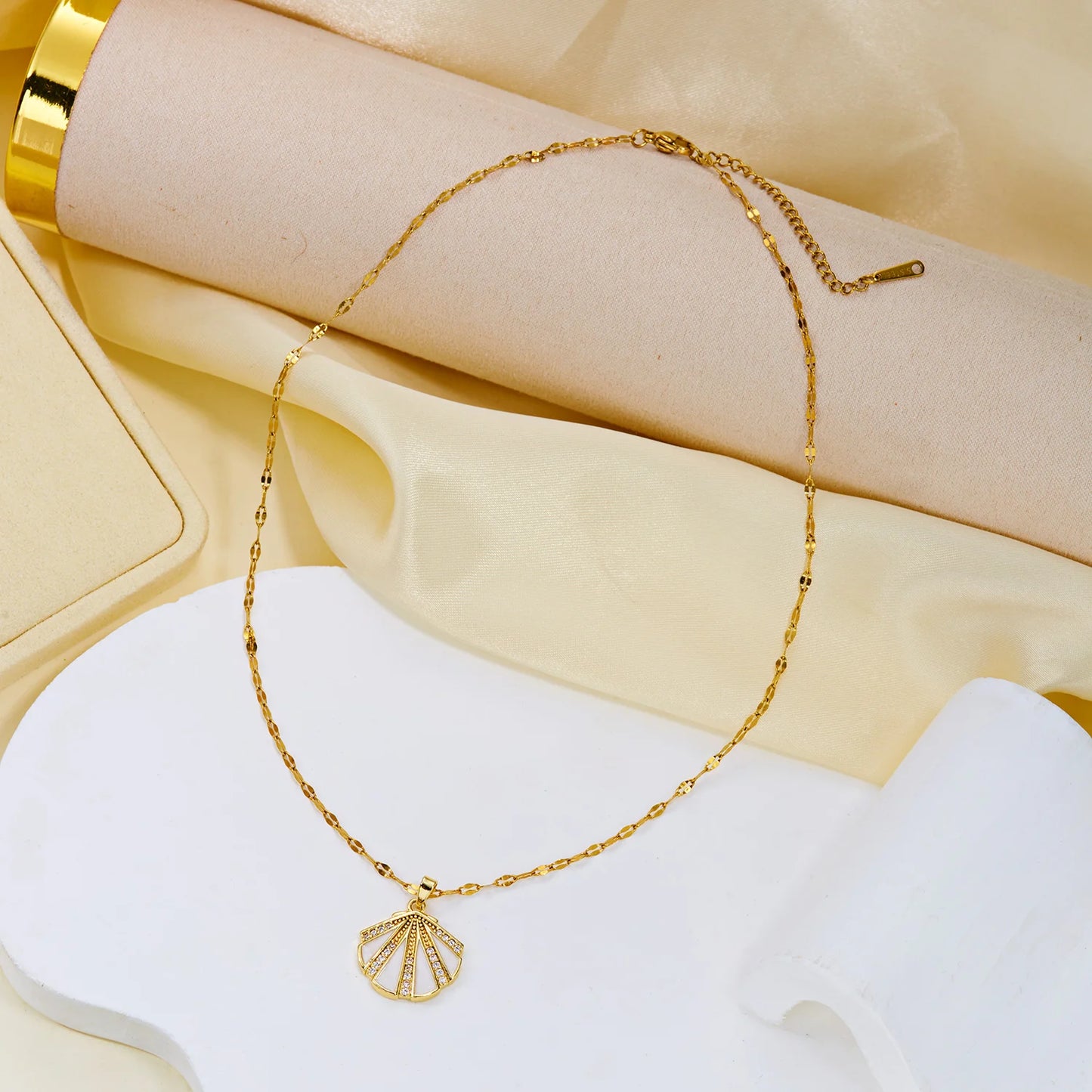 Minimalist Copper Cubic Zirconia Shell Pendant Necklace for Women Dainty Gold Tone Chain Simple Ocean Charm Jewelry Gift