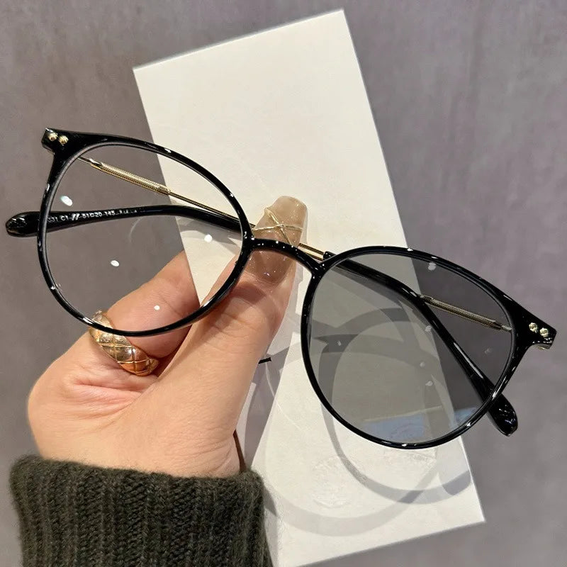 Photochromic Outdoor Fashion Glasses  Unisex Stylish Round Frame with Metal Hinges Transition Lenses for Indoor & Outdoor Use