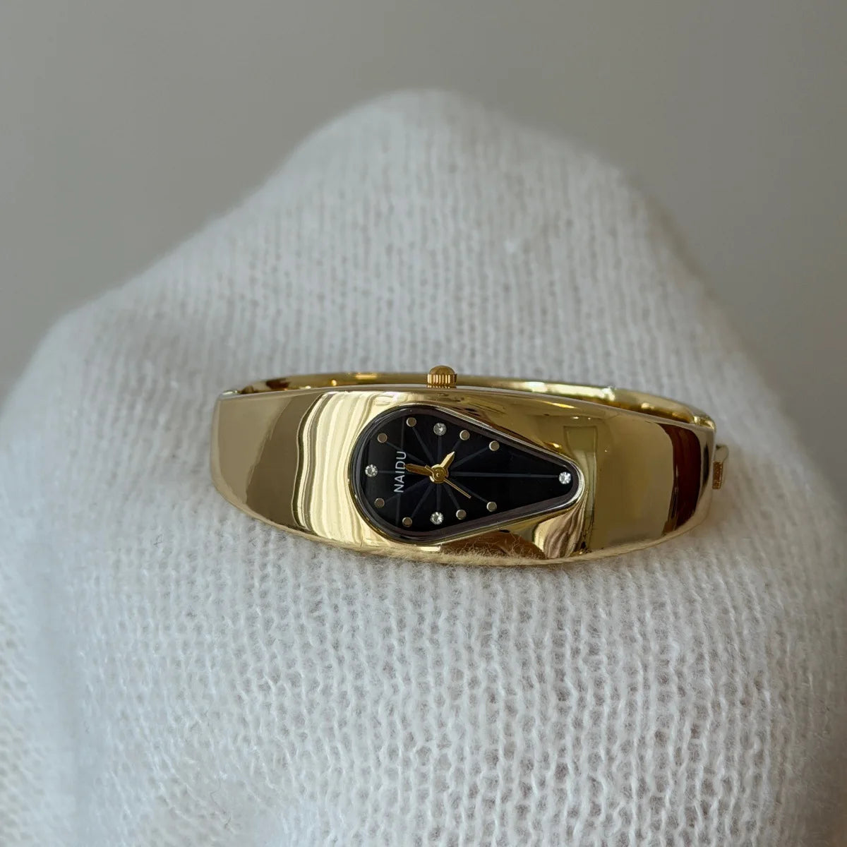 Luxury Shaped Teardrop Bracelet Watch Female Couple Light Senior Sense of Antique Wind Gift Women Quartz Wristwatch Relojs Mujer