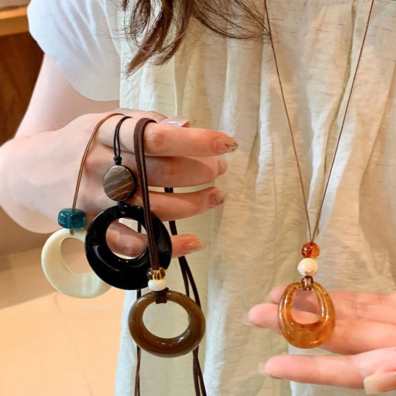New Minimalist Circle Round Pendant Long Rope Necklace for Women Versatile High-End Sweater Chain Autumn Winter Niche Accessory