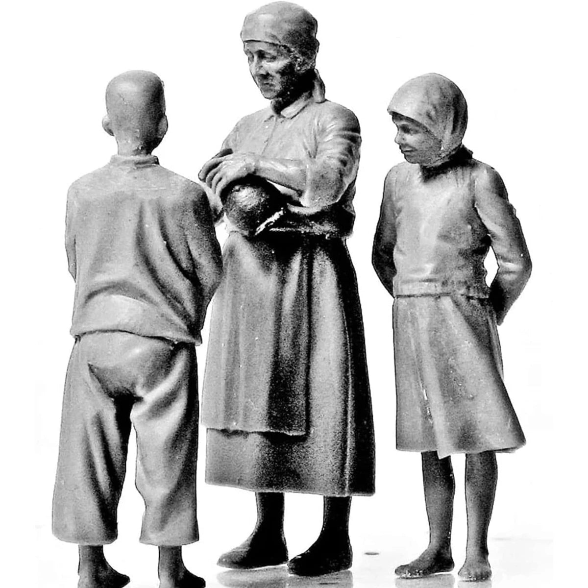 Precision 1/35 Die-casting Resin Model Kit, GK， Civilian Family Members, Unpainted