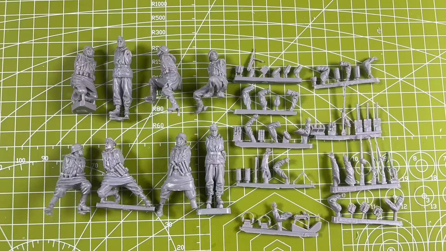High Quality 1:35 Die-casting Resin Model Kit for World War II Tank Soldiers, 8-person Kit, Unpainted（No Tank）