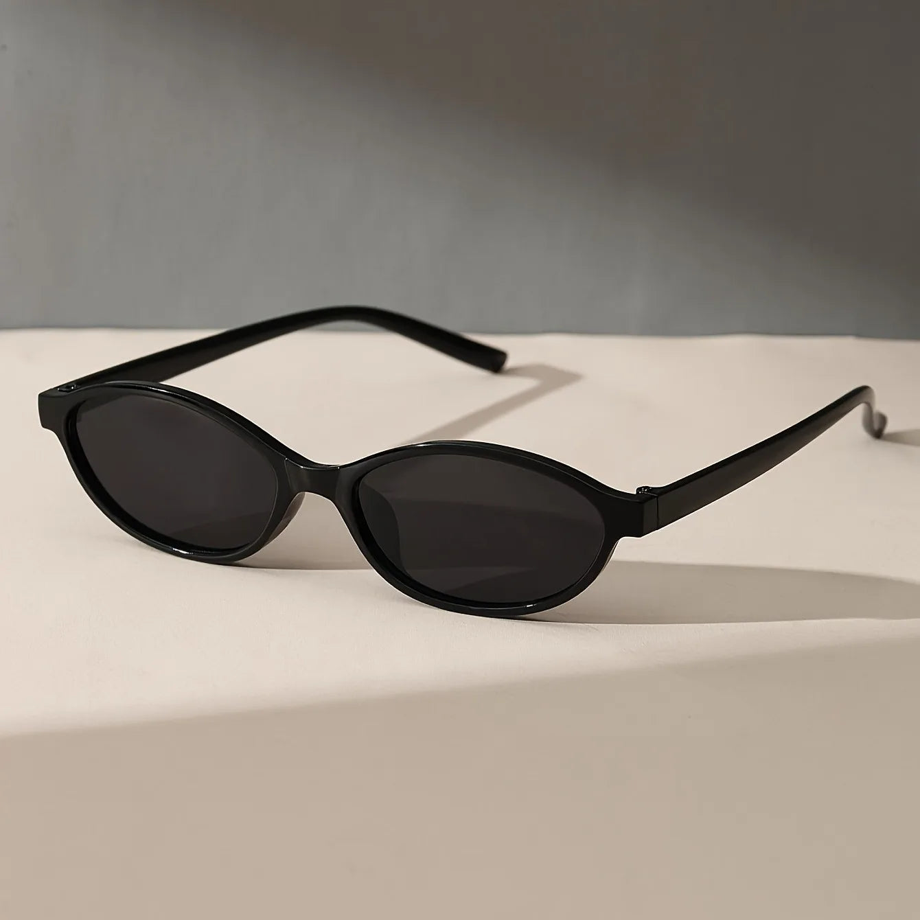1pcs Women's Oval Plastic Frame Classic Fashion Glasses Versatile for Daily Wear & Special Occasions