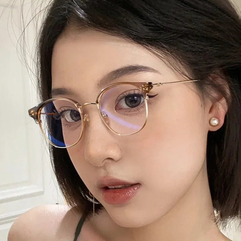 Chic Round Frame Clear Lens Glasses for Women - Slimming Effect, Anti-Blue Light, Fashionable Accessory