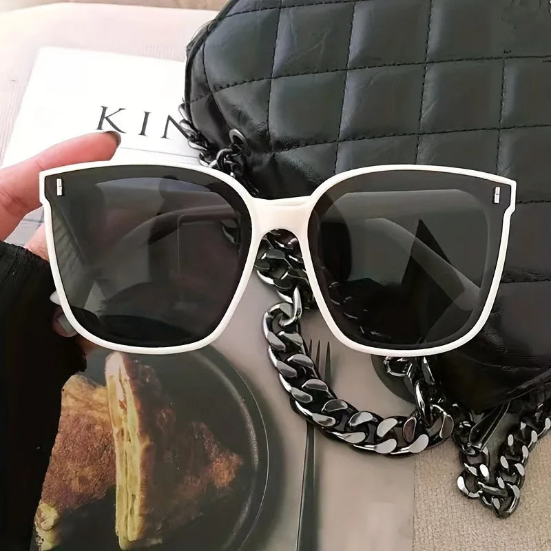 Stylish Black Rectangular Design Frame Fashion Sunlasses for Women  Men