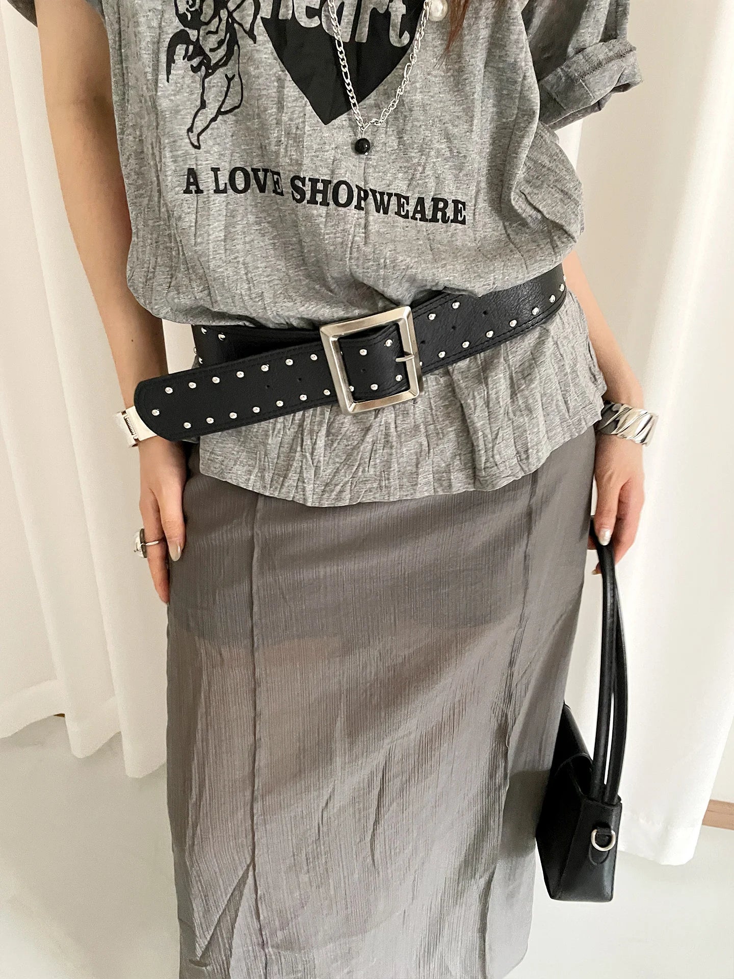 Punk Style Wide Rivet Belt For Women Vintage And Niche Design Skirt With Jeans Belt Accessory High-End Leather Belt