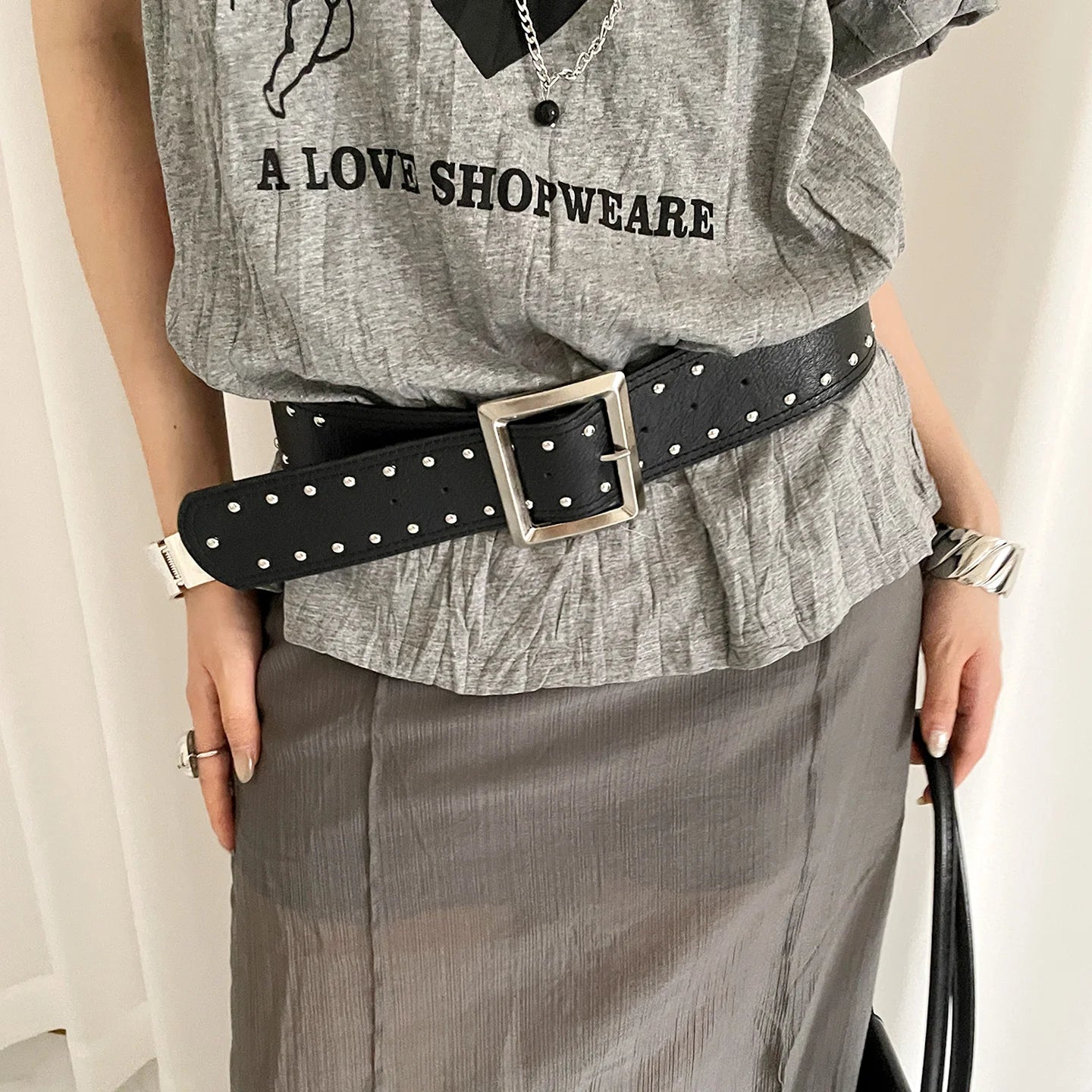 Punk Style Wide Rivet Belt For Women Vintage And Niche Design Skirt With Jeans Belt Accessory High-End Leather Belt