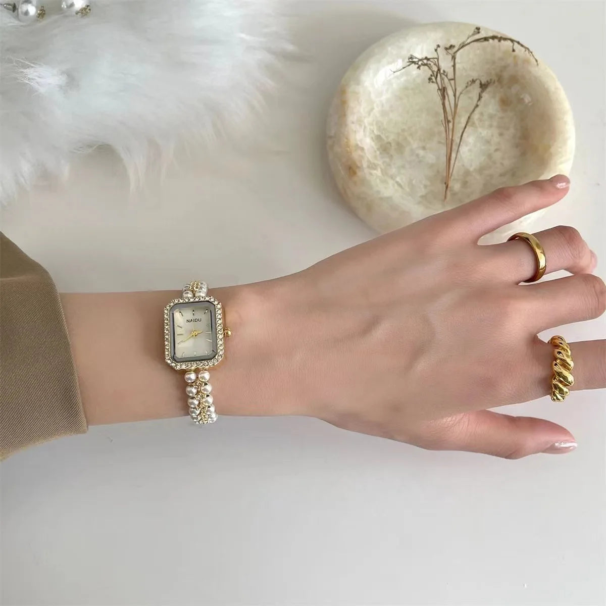 Square Women Watch Movement Retro Fashion Small Dial Ladies Vintage Shell Pearls Chain Quartz Wristwatch Female Relogio Feminino