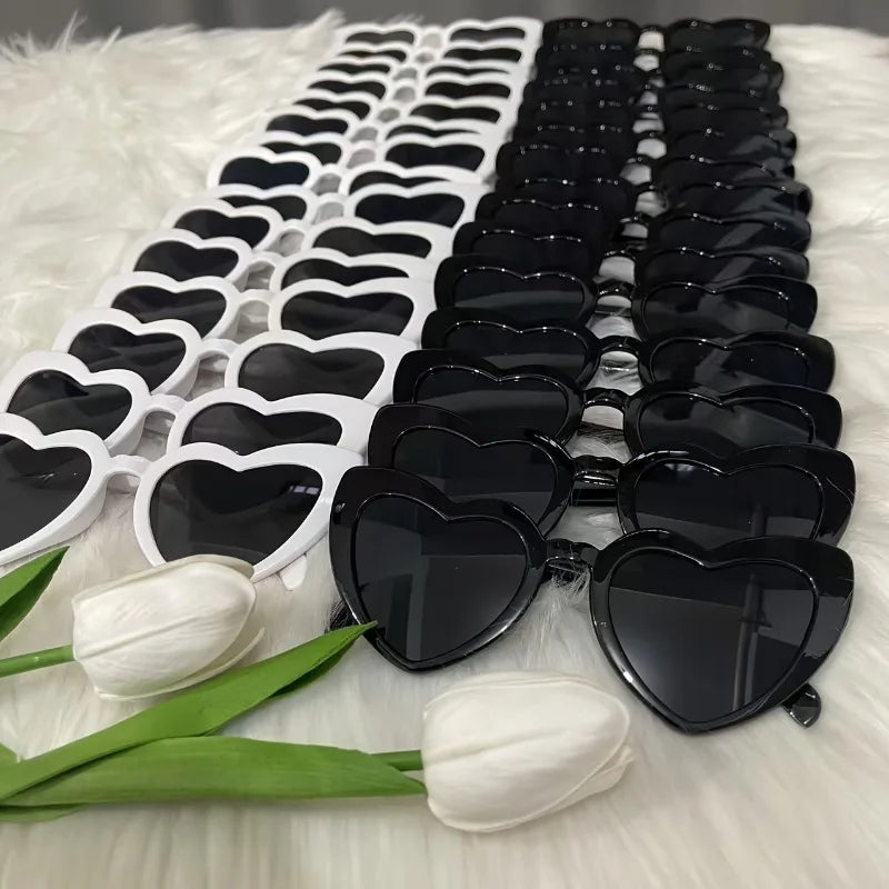 15 Black Heart-Shaped Glasses + 15 White Heart-Shaped Glasses, Bridal Groom Bridesmaid Supplies for Wedding Party