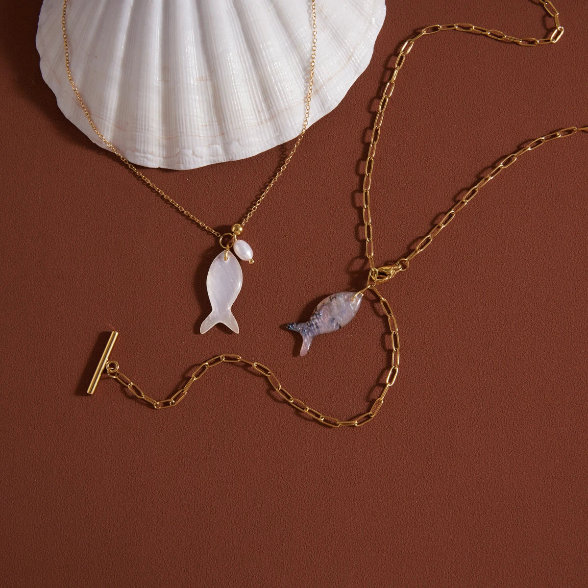 Uworld Freshwater Pearl Fish Shape Shell Pendant Necklace For Women 18K Gold PVD Plated Stainless Steel Necklace Fashion Jewelry