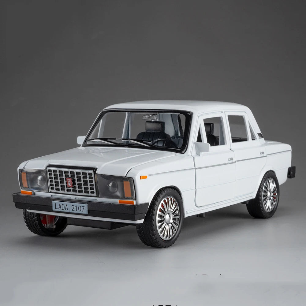 1:18 Russia LADA 2107 NIVA Alloy Diecast Models Toy Car 6 Doors Opened Sound Light Pull Back Vehice Collect Gift Children's Toys