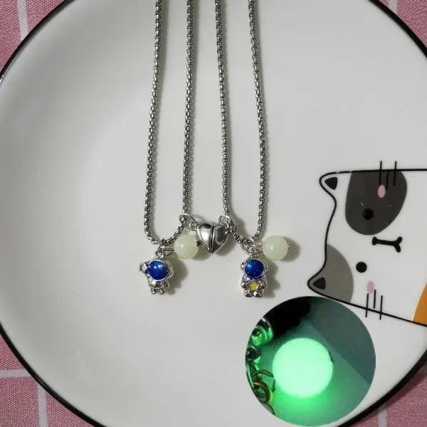 Spaceman Magnetic Heart Pendant Necklace Astronaut Star Creative Couple Necklaces For Women Men Friendship Jewelry Lovers Gift