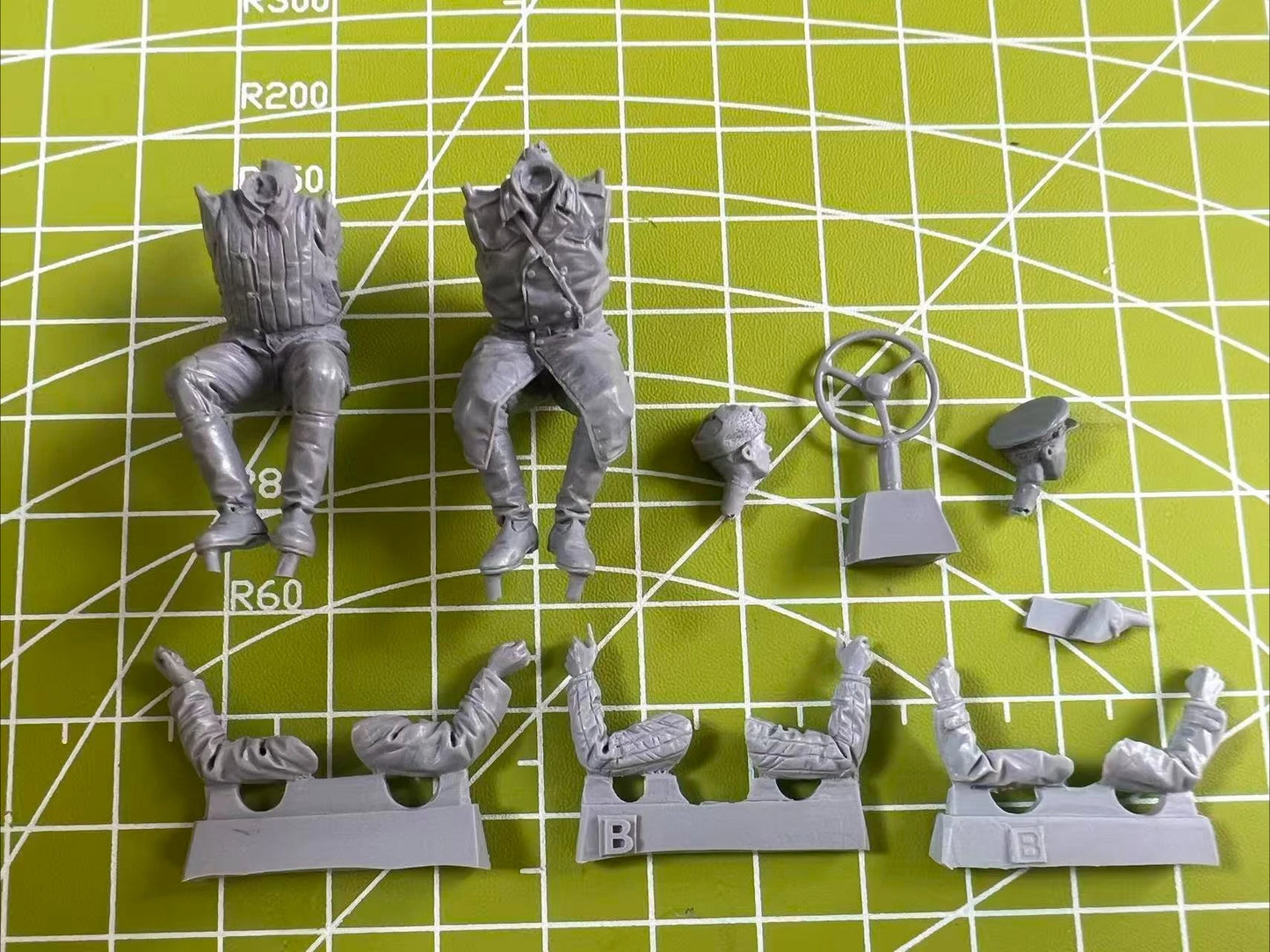 1/35 Cast Resin Model Soviet Officer and Driver Scene Model Toy Unpainted