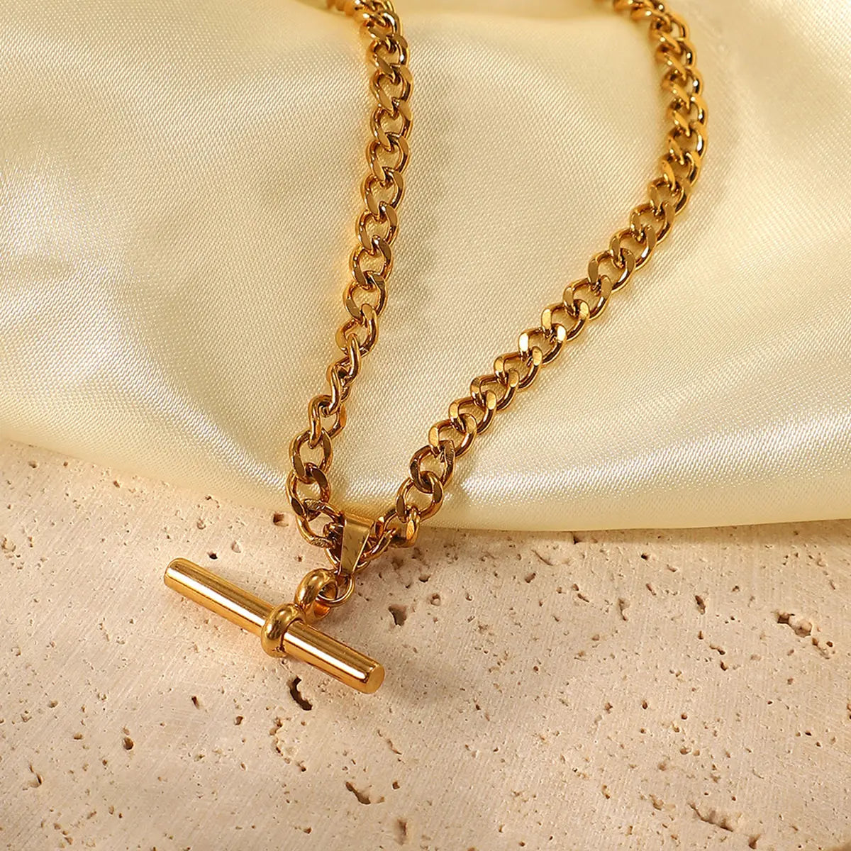 Uworld New 18K Gold Color Plating Figaro Cuban Chain T-bar Pendant Necklace Stainless Steel T-bar Pendant Necklace For Women