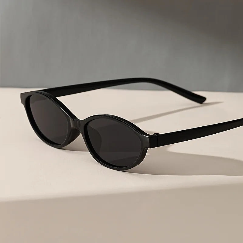 1 Pair of Women's Fashionable Oval Frame Glasses