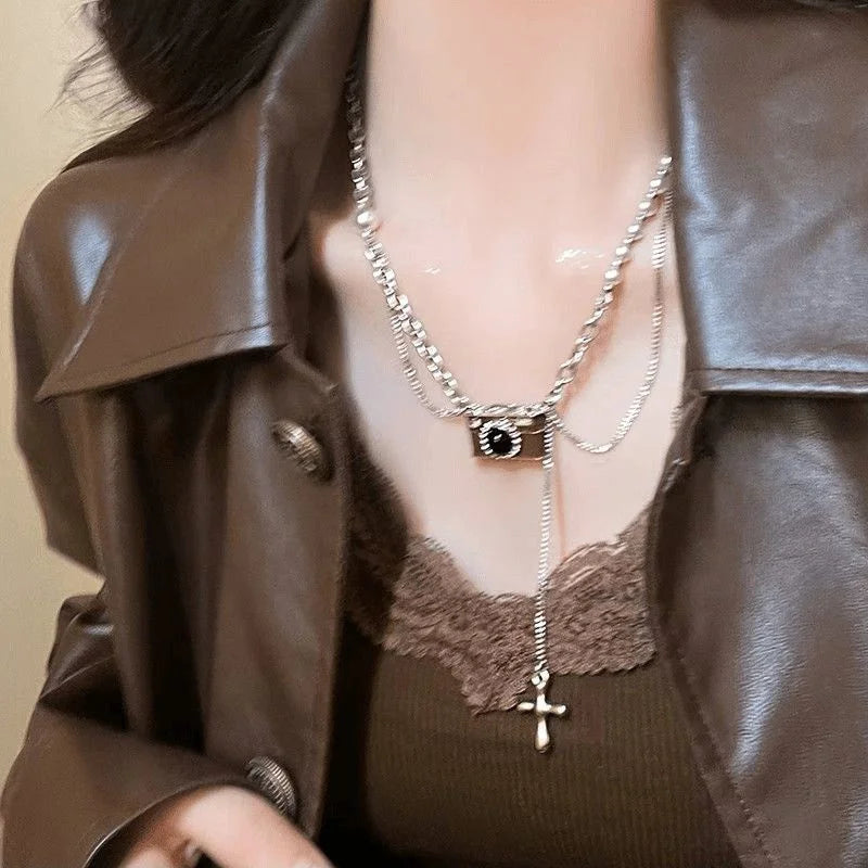 Vintage Y2K Brown Camera Pendant Necklace Women's Punk Hip-Hop Simple Personality Collar Female Unique Party Jewelry Accessories
