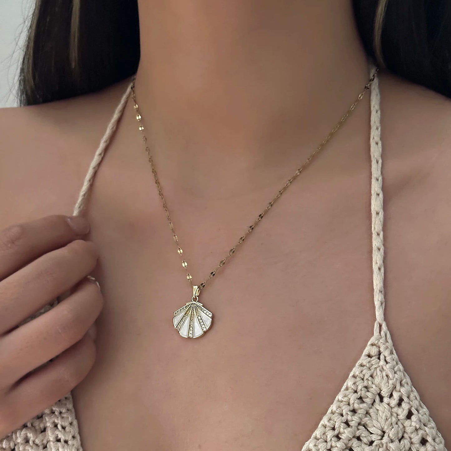 Minimalist Copper Cubic Zirconia Shell Pendant Necklace for Women Dainty Gold Tone Chain Simple Ocean Charm Jewelry Gift