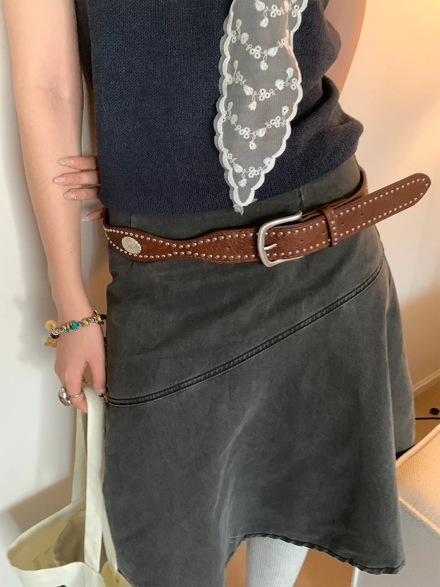 Retro Western Rivet Belt For Women With Skirts And Jeans Slimming Belt With Unique Design Sense As An Accessory
