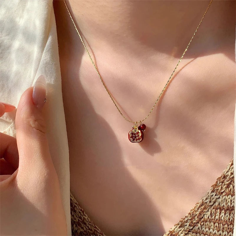 New Trendy Red Pomegranate Pendant Necklace for Women Sweet Cute Fruit Clavicle Chain Necklace Charm Choker Jewelry Party Gift