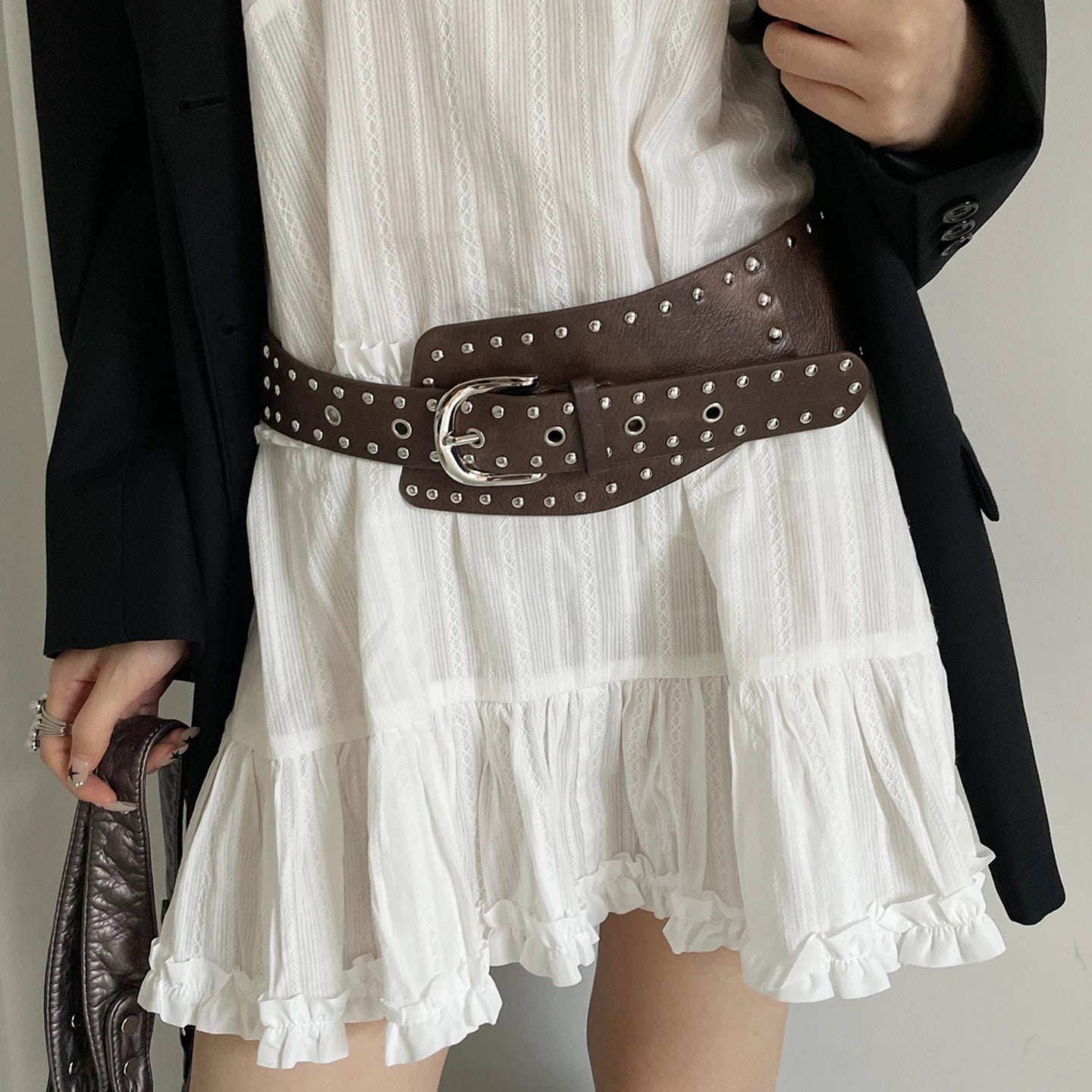 Retro Punk Style Rivet Wide Belt For Women With A Unique Design Sense Sexy Waist Belt To Match Skirts Jeans And Belts